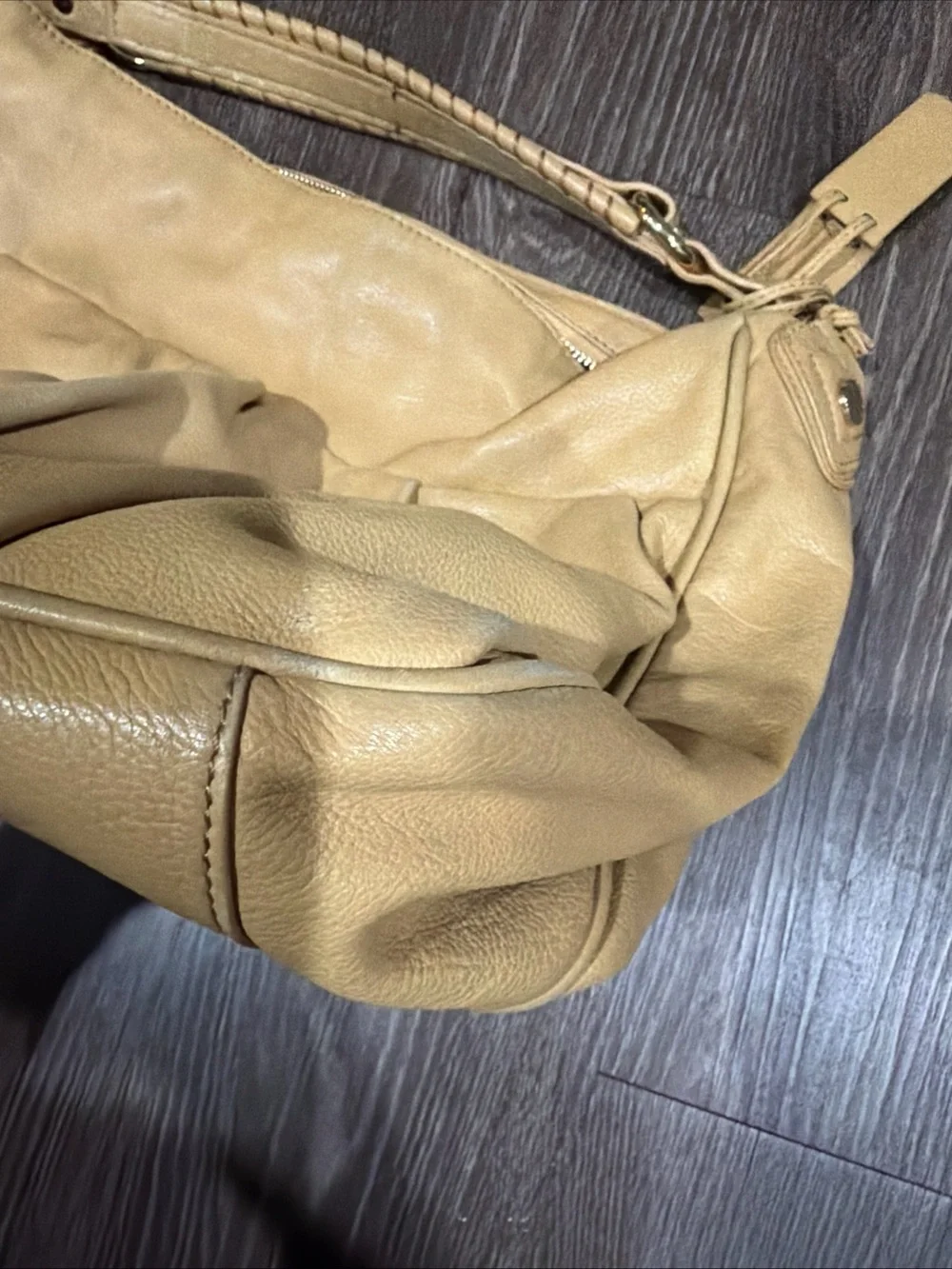 LA VICTOIRE LEATHER SHOULDER BAG BeigeTUMBLED PURSE SUPER SOFT